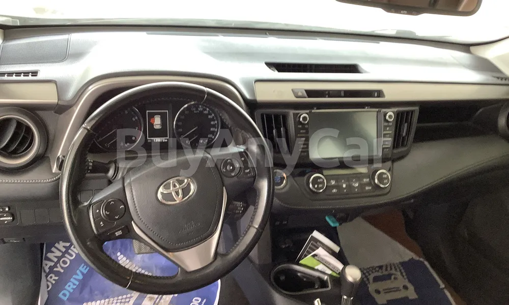 Vehicle photo 9