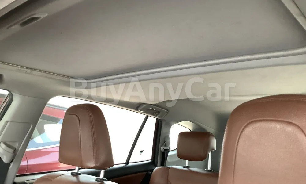 Vehicle photo 8