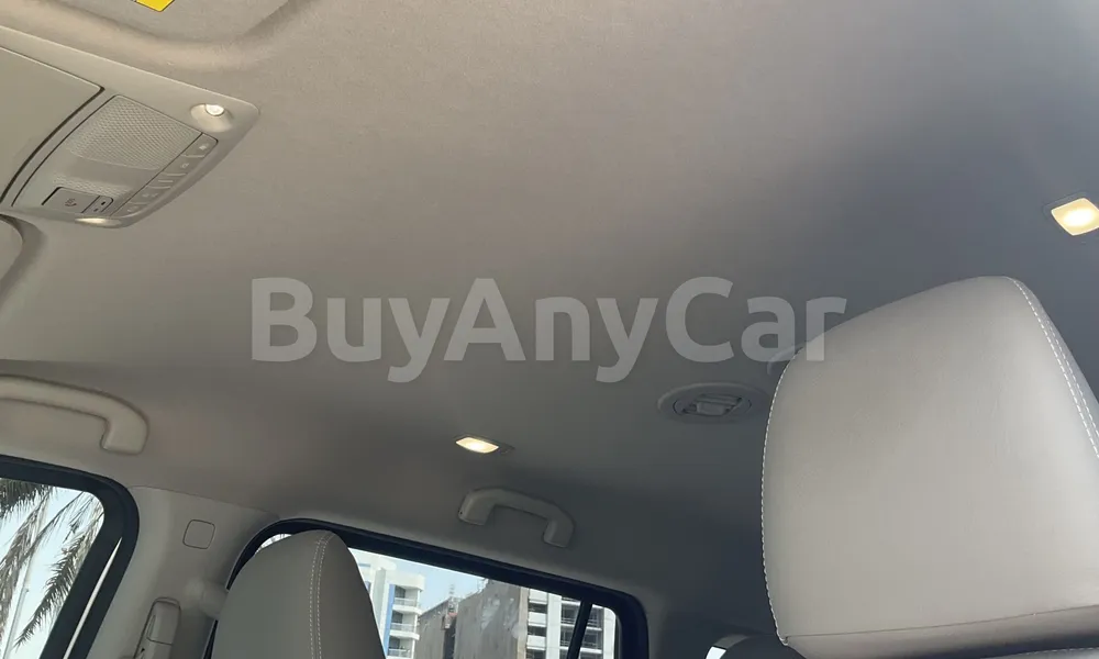 Vehicle photo 9