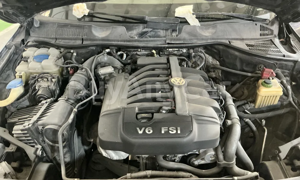 Vehicle photo 6