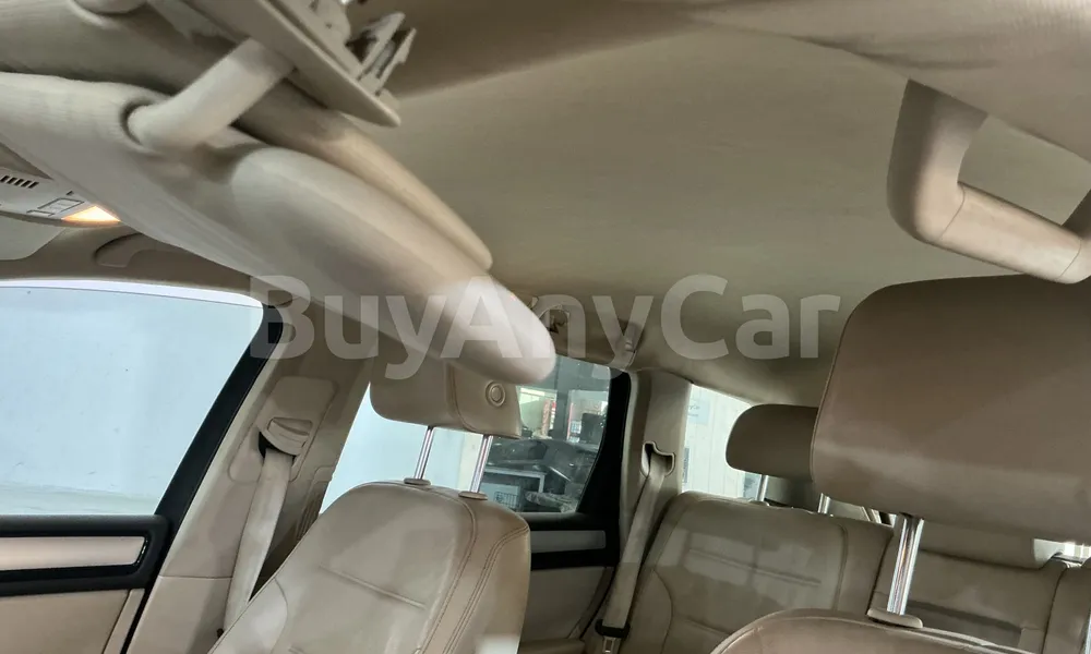 Vehicle photo 9