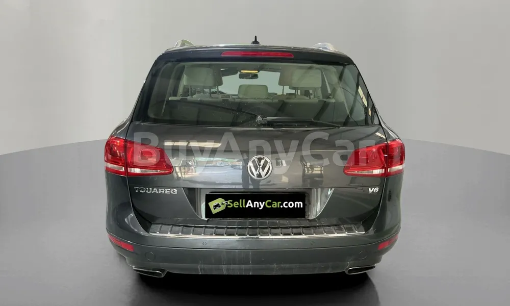 Vehicle photo 2