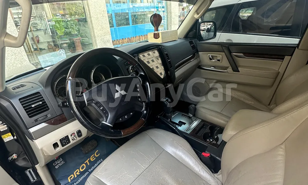 Vehicle photo 4