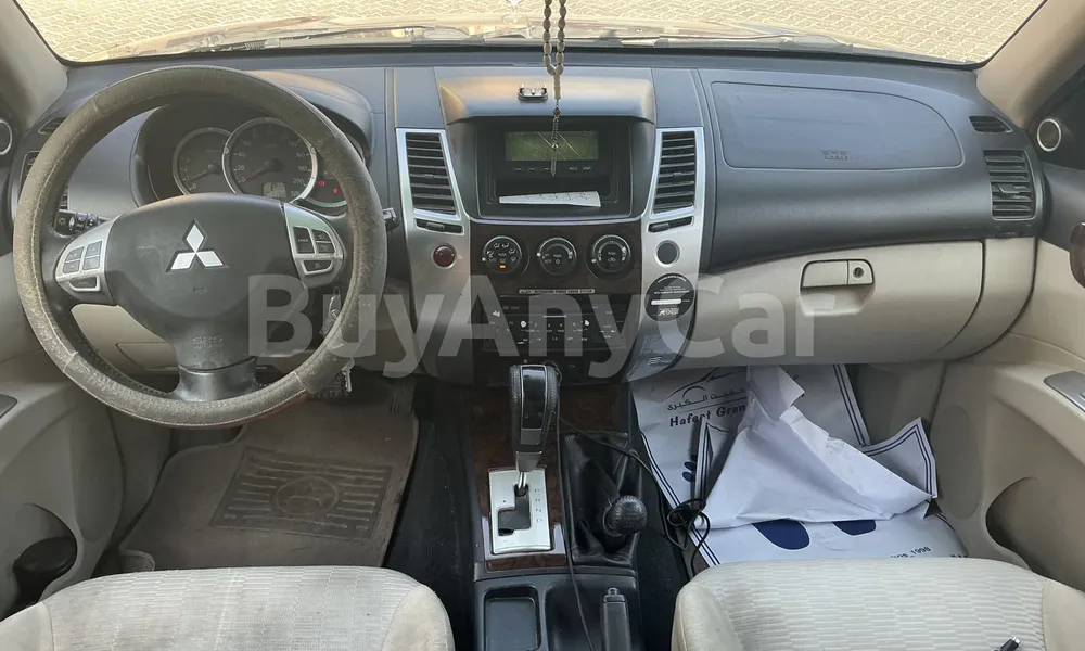 Vehicle photo 8