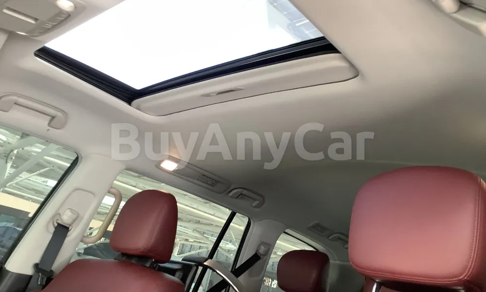 Vehicle photo 9
