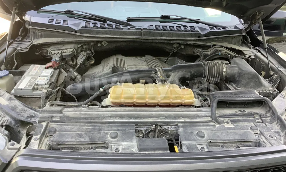 Vehicle photo 6
