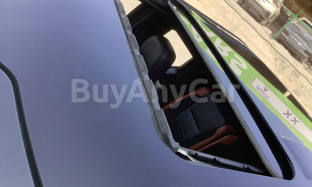 Vehicle photo 5