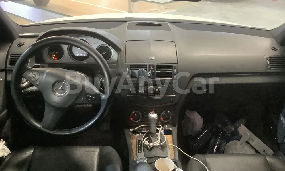 Vehicle photo 9
