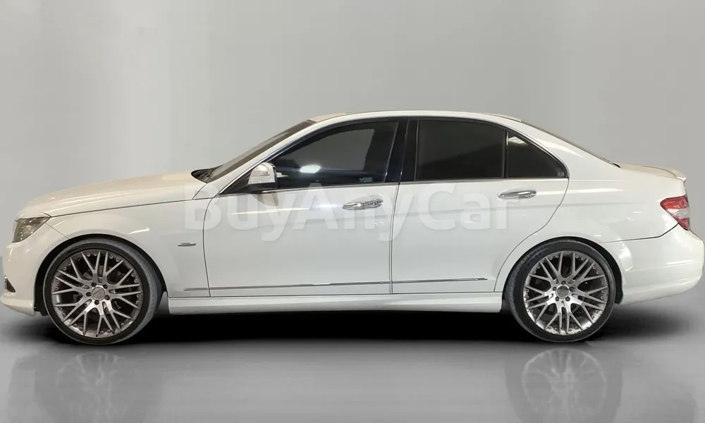 Vehicle photo 4