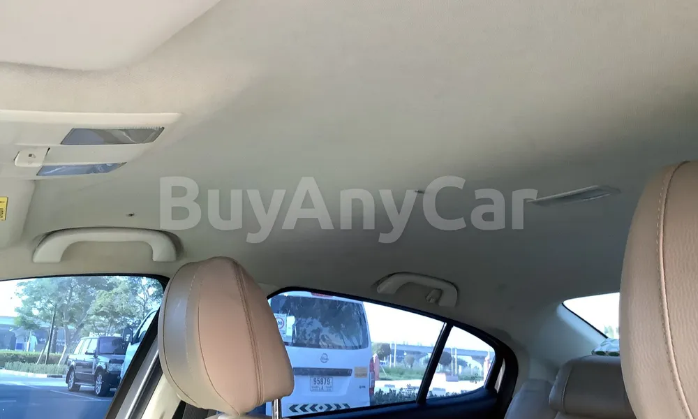 Vehicle photo 9