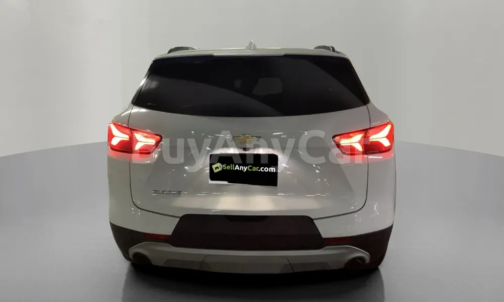 Vehicle photo 2