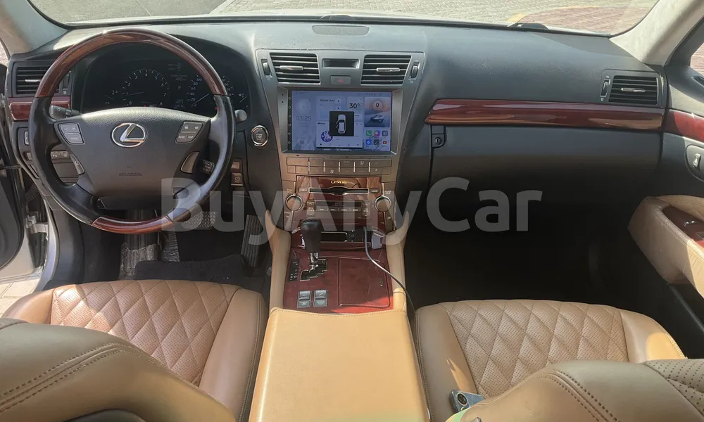Vehicle photo 9
