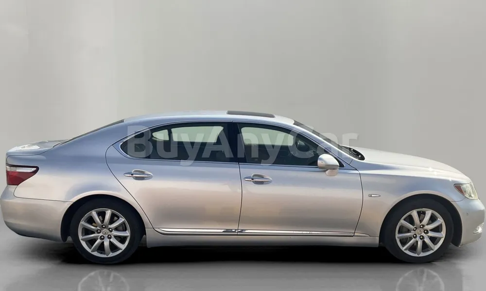 Vehicle photo 3