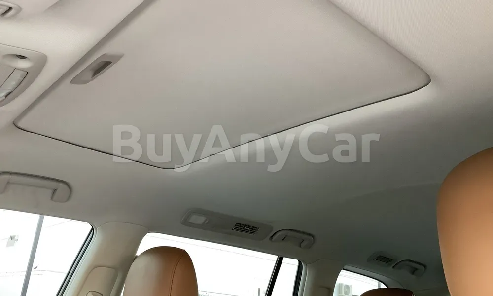 Vehicle photo 9