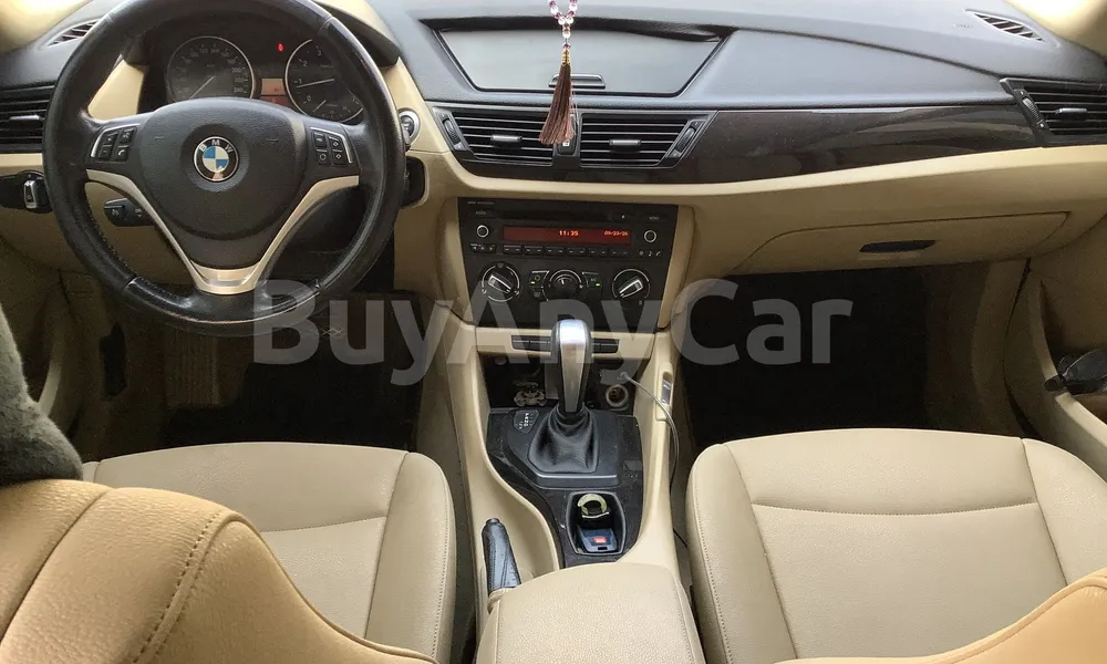 Vehicle photo 8