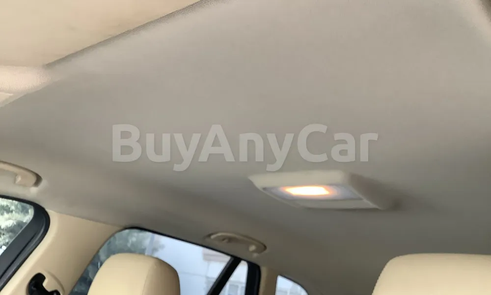 Vehicle photo 10