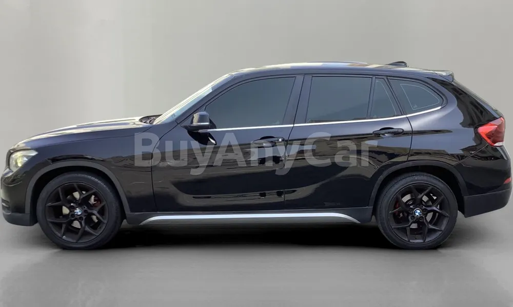 Vehicle photo 4