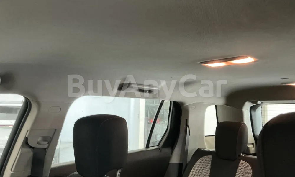 Vehicle photo 9