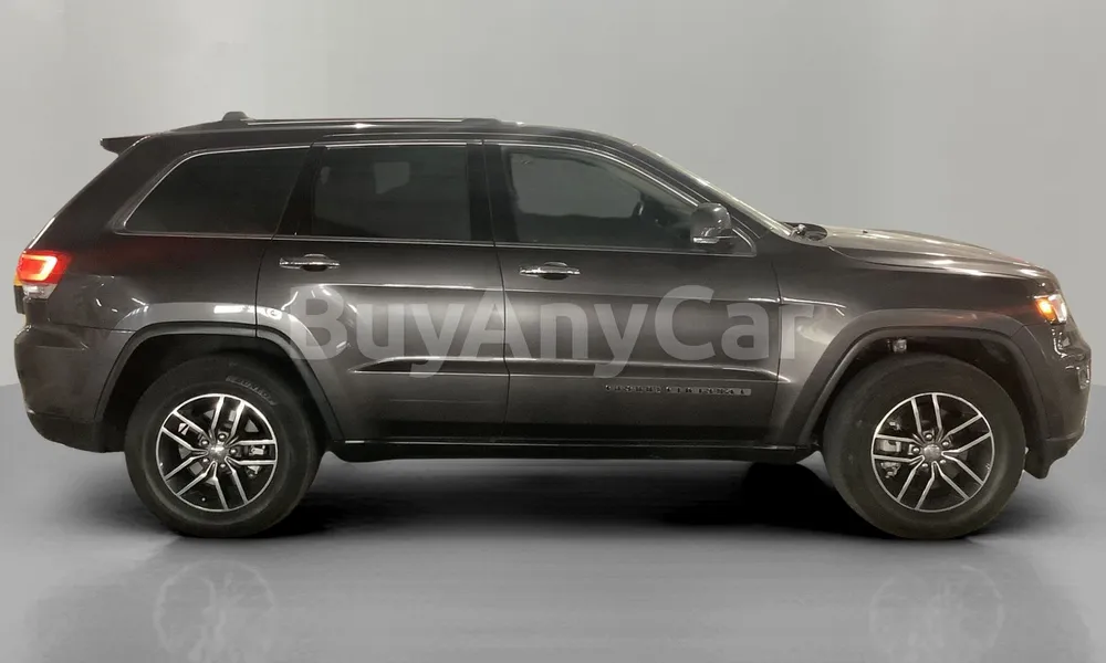 Vehicle photo 5