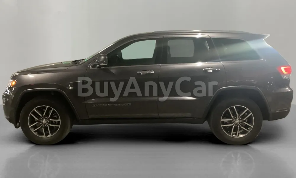 Vehicle photo 6