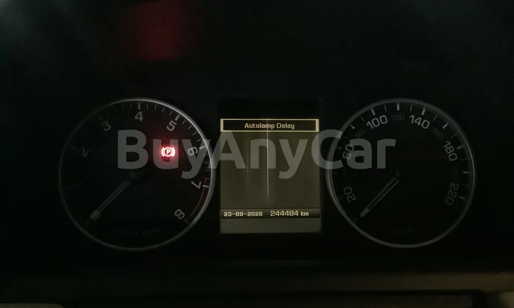 Vehicle photo 7