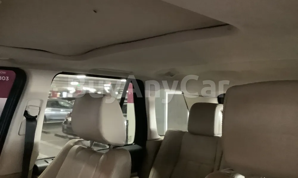 Vehicle photo 9