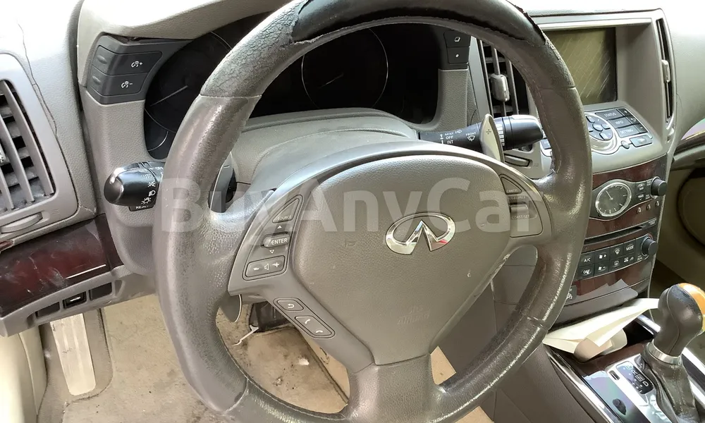 Vehicle photo 7