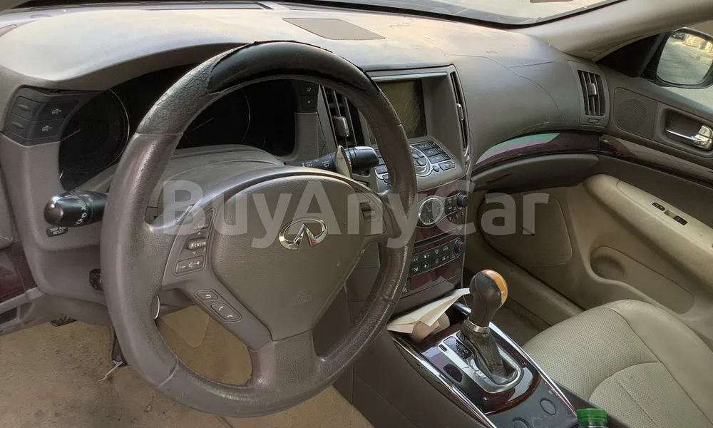 Vehicle photo 9