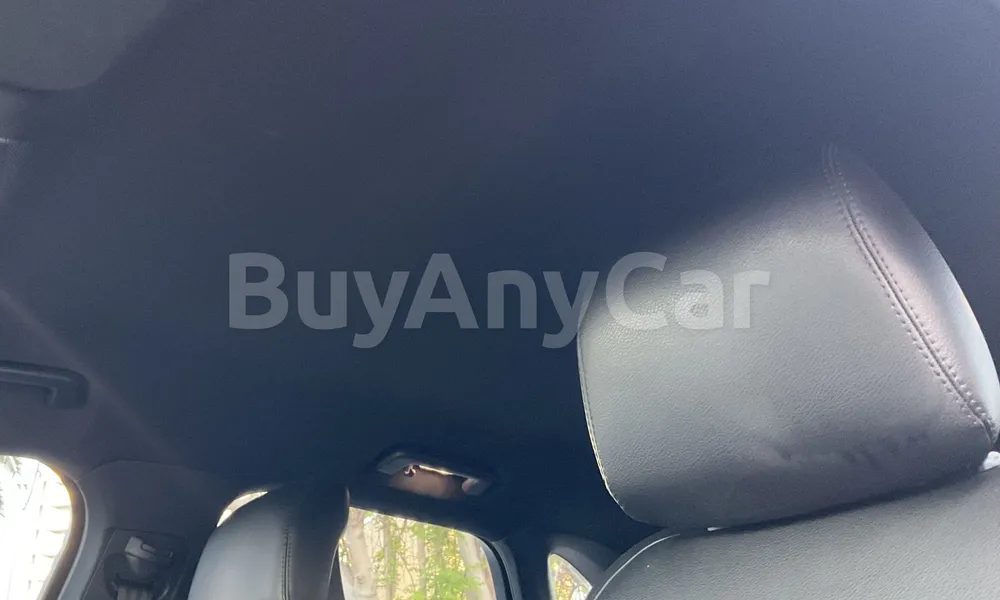 Vehicle photo 9