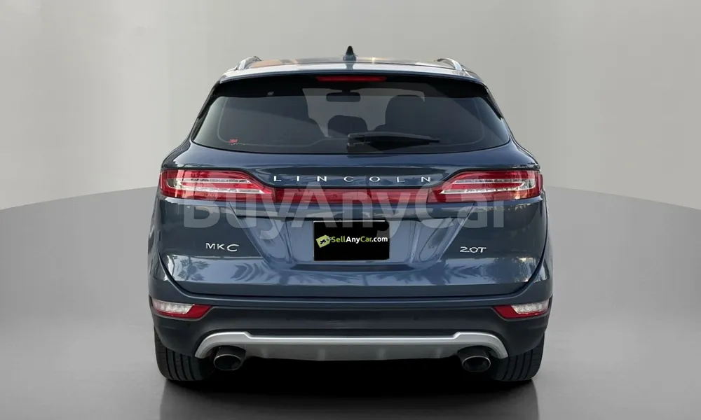 Vehicle photo 2