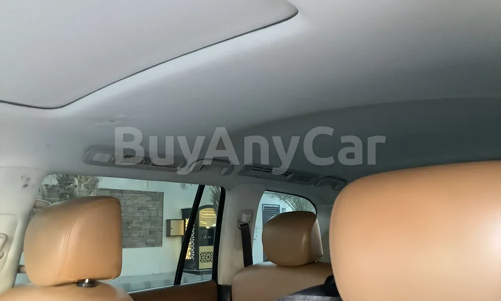 Vehicle photo 9