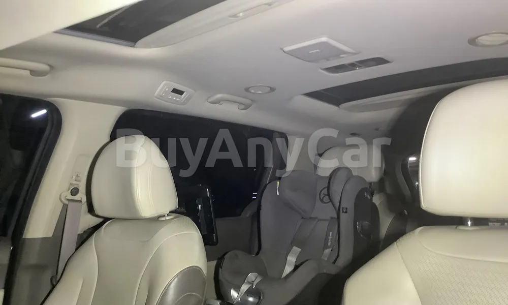 Vehicle photo 9