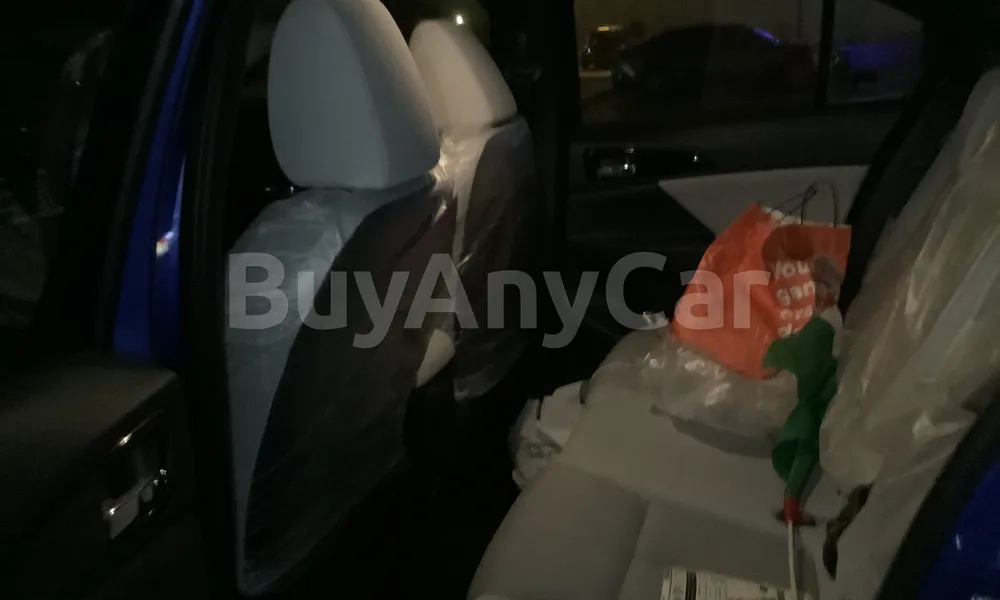 Vehicle photo 6