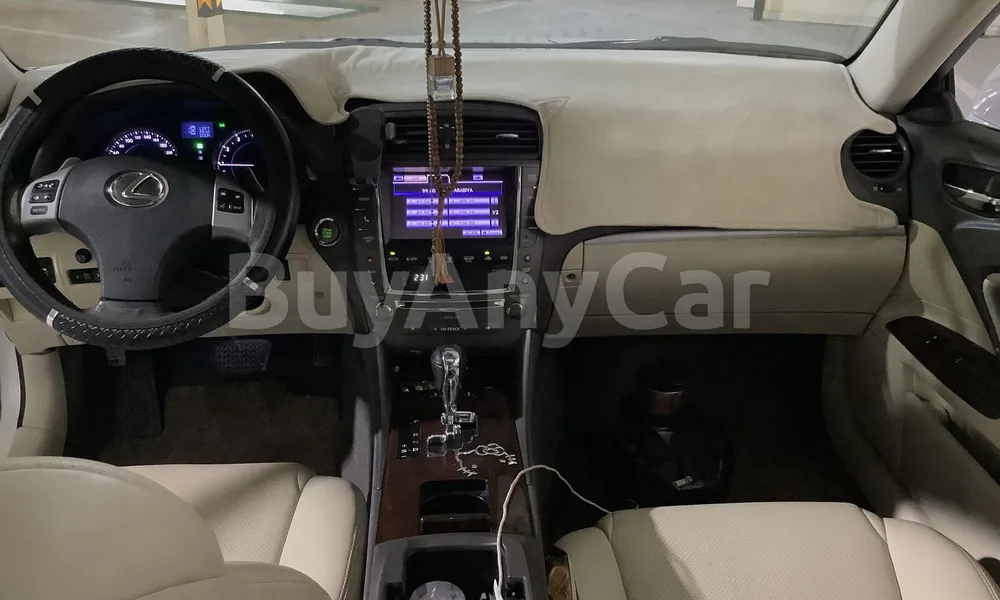 Vehicle photo 9