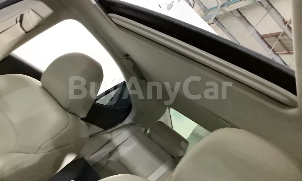 Vehicle photo 8