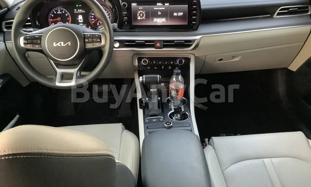 Vehicle photo 9