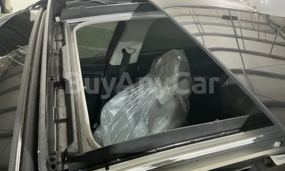 Vehicle photo 7