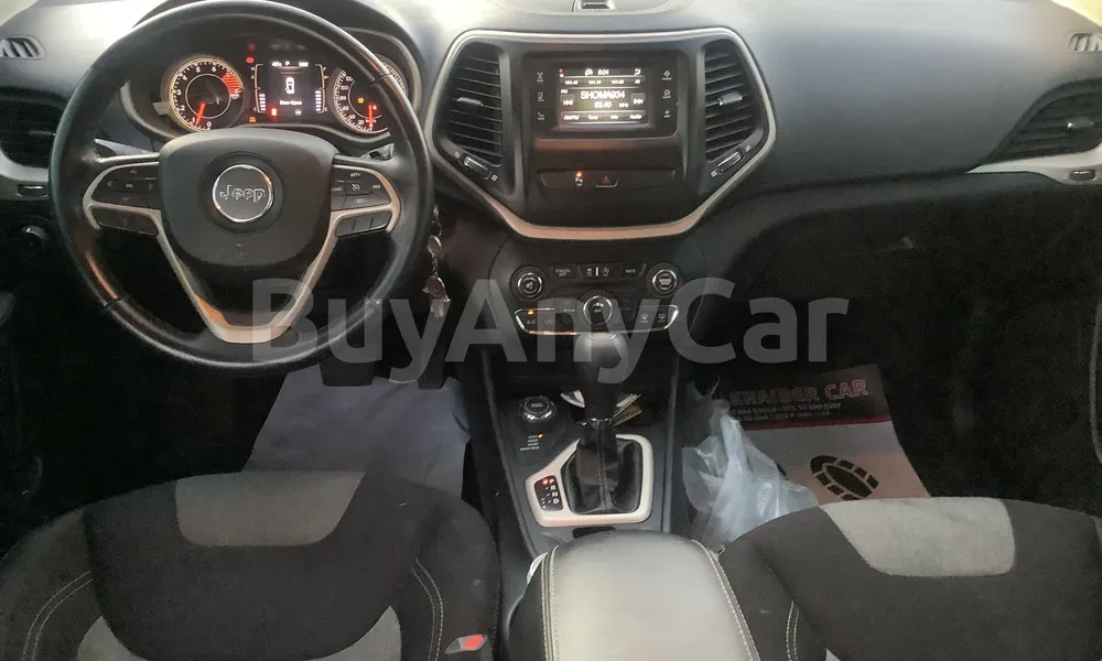 Vehicle photo 9