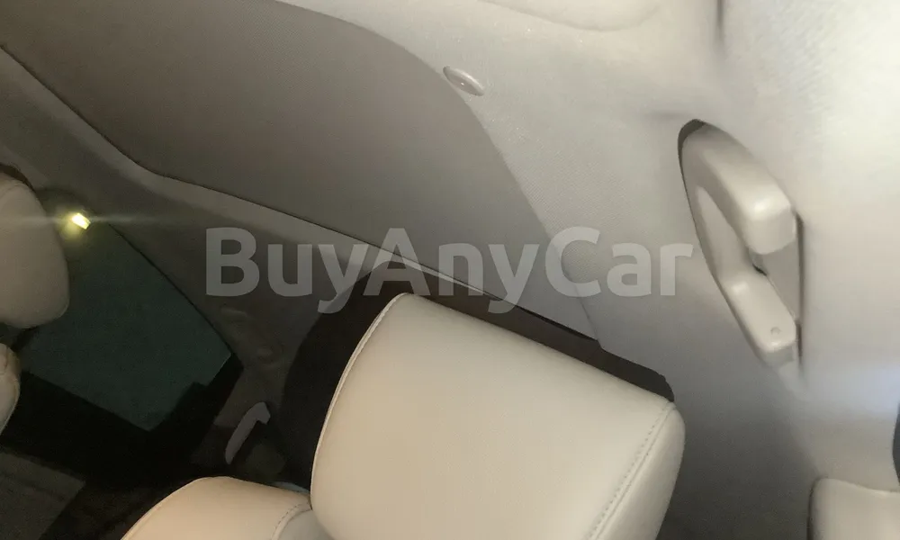 Vehicle photo 8