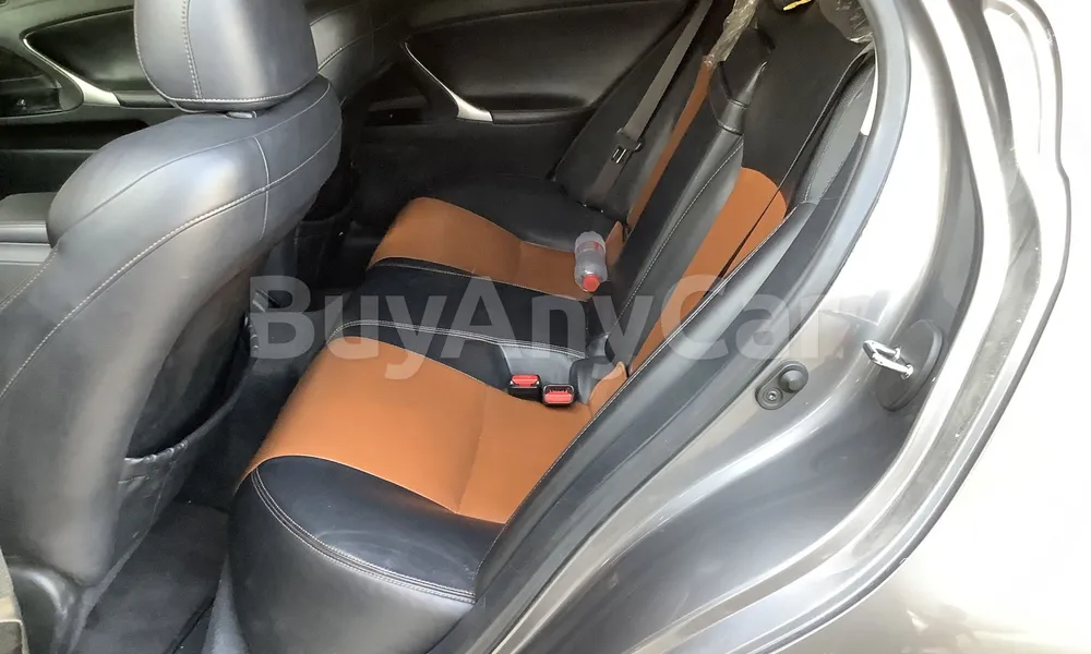 Vehicle photo 9