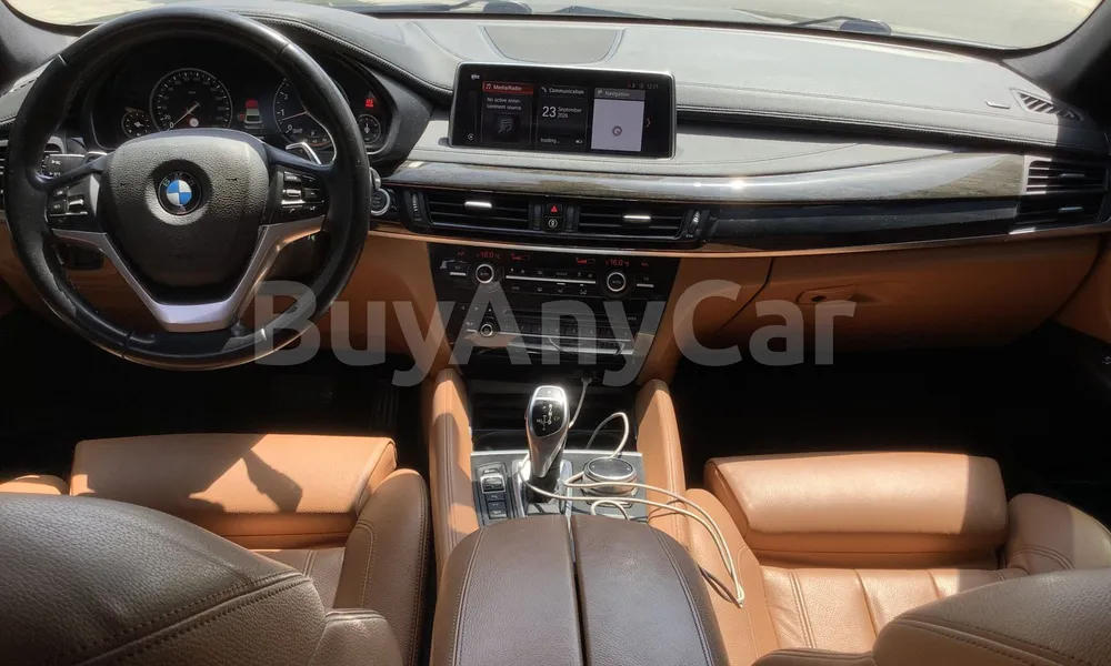 Vehicle photo 8