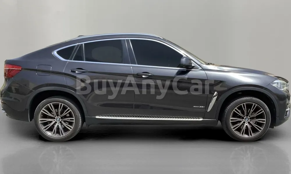 Vehicle photo 3