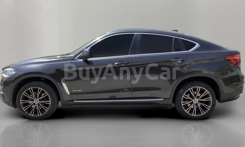 Vehicle photo 4