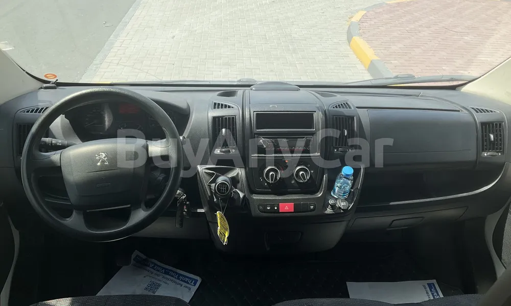 Vehicle photo 8