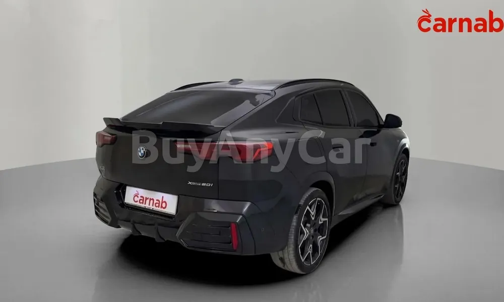 Vehicle photo 9