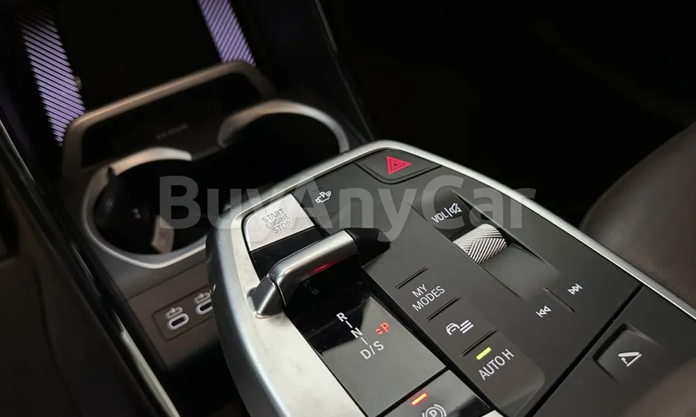 Vehicle photo 10