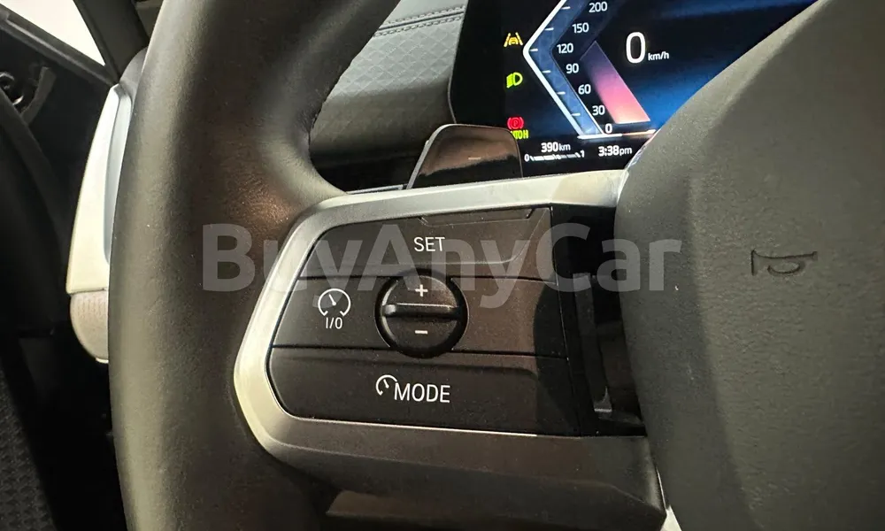 Vehicle photo 11