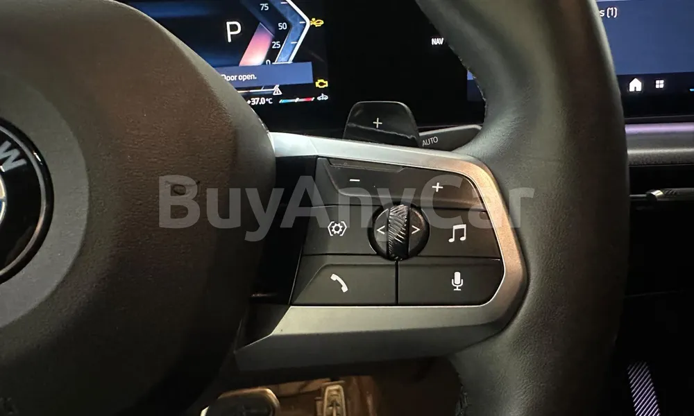 Vehicle photo 13