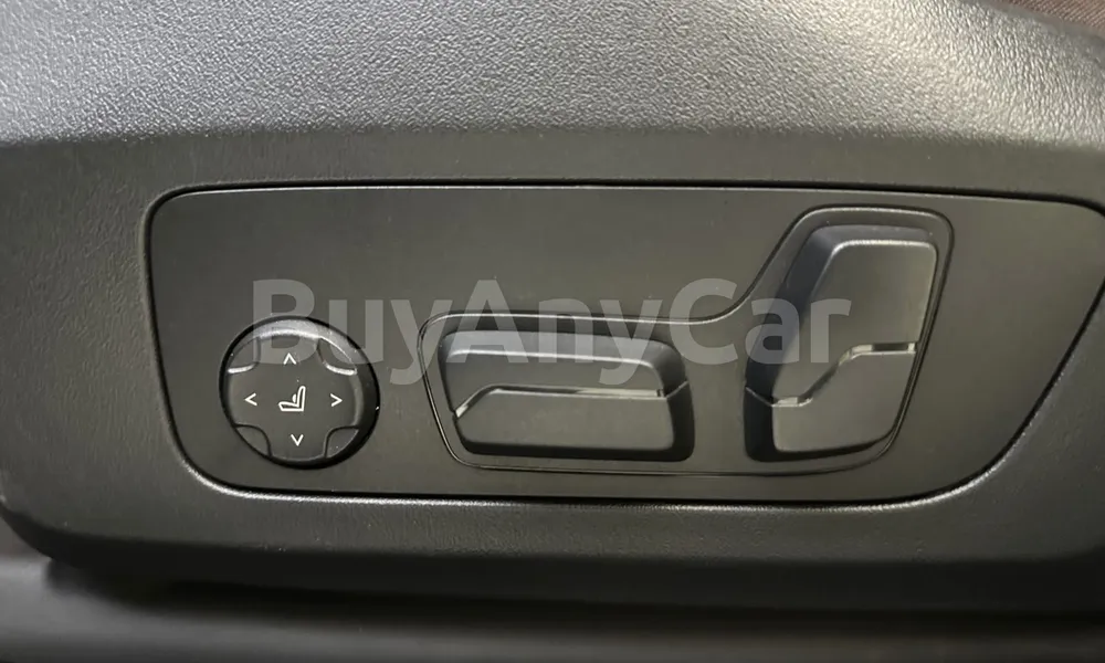 Vehicle photo 14