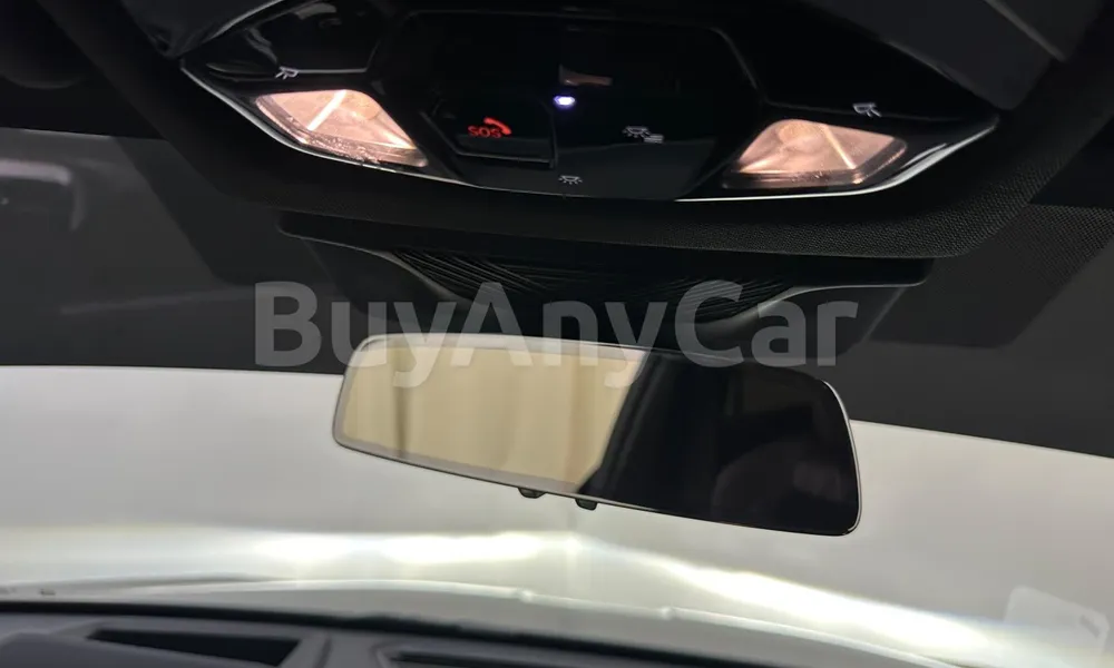Vehicle photo 12